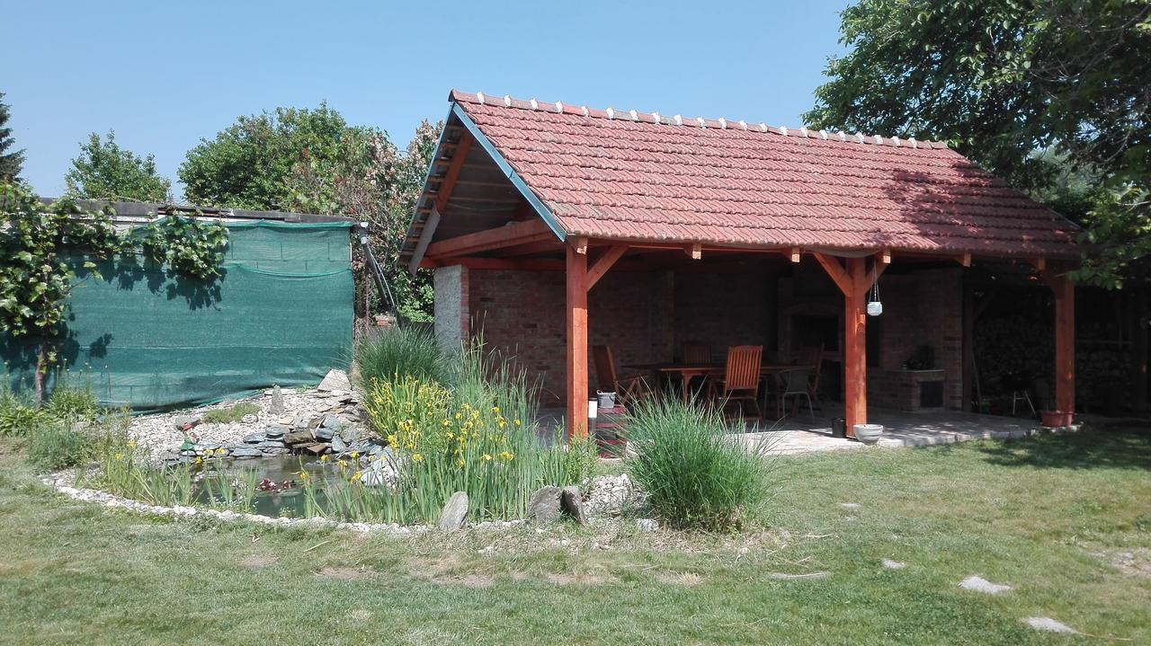 Penzion U Reky Vojkovice  Luaran gambar