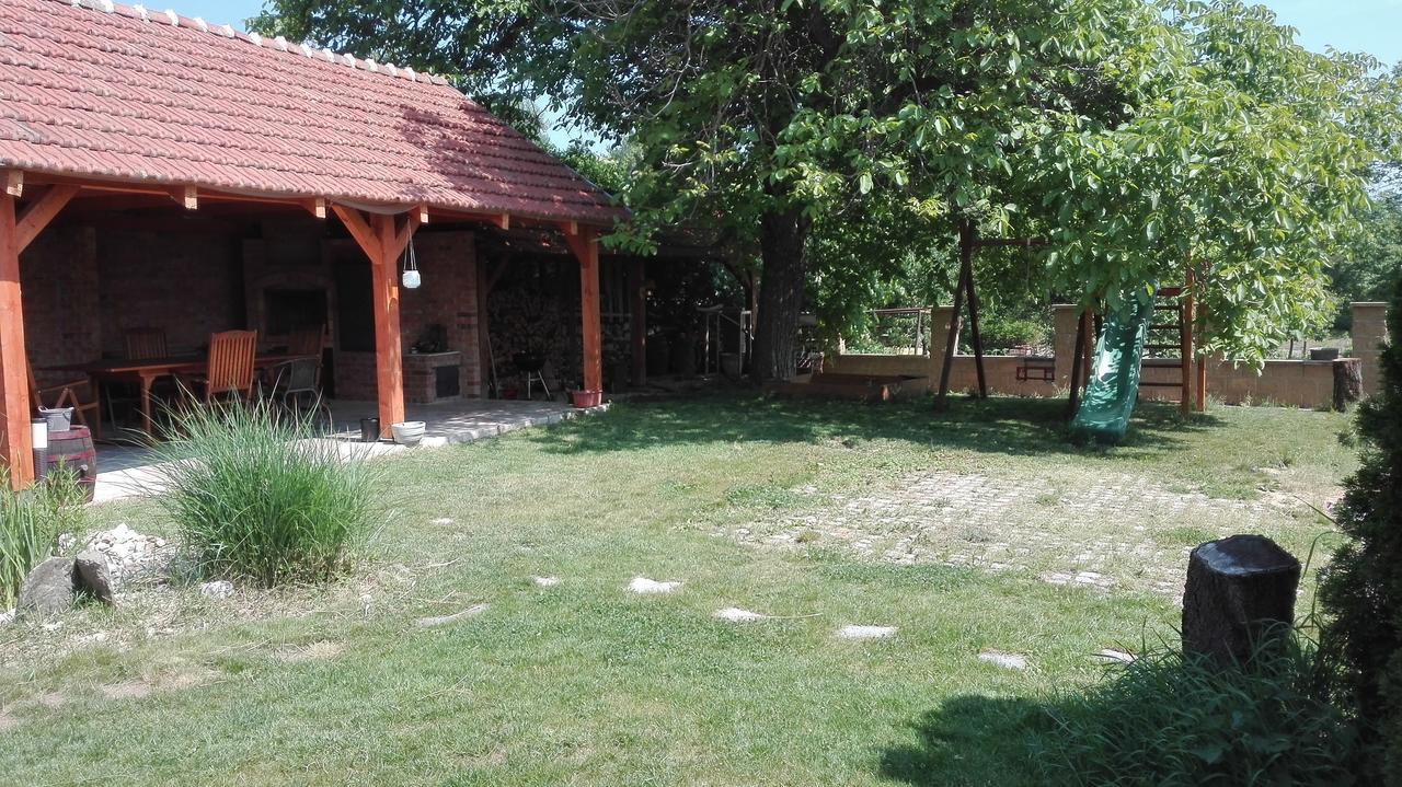 Penzion U Reky Vojkovice  Luaran gambar